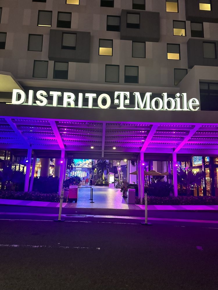 Distrito Tmobile San Juan Puerto Rico Entrance Escambron Beach