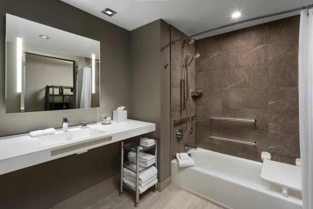 Ac Marriott Hilton Escambron Beach San Juan Bathroom