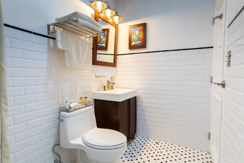 Condado Beach Casa Wilson Inn Bathroom Suite