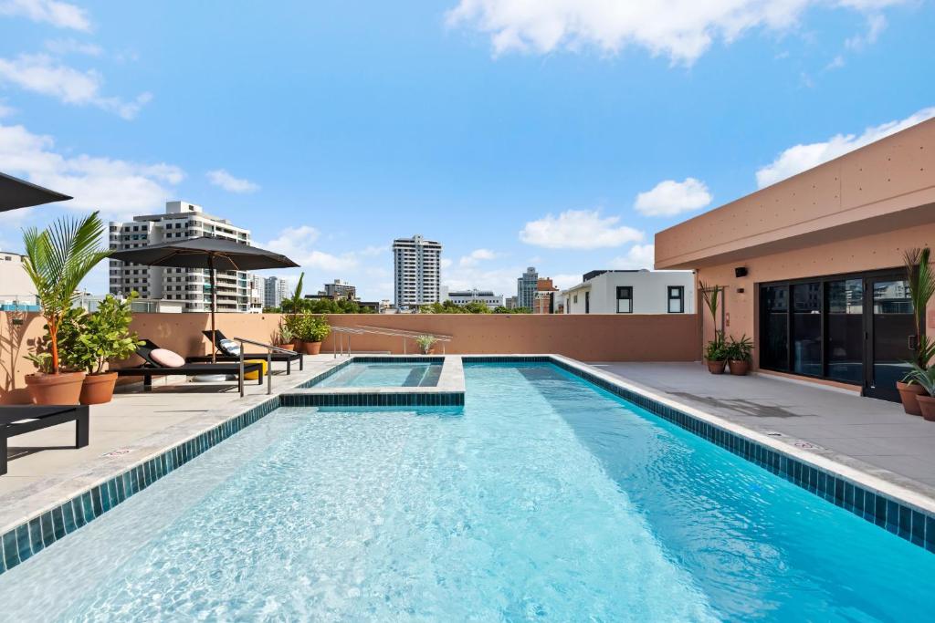 Condado Beach Hibird Hotel Pool