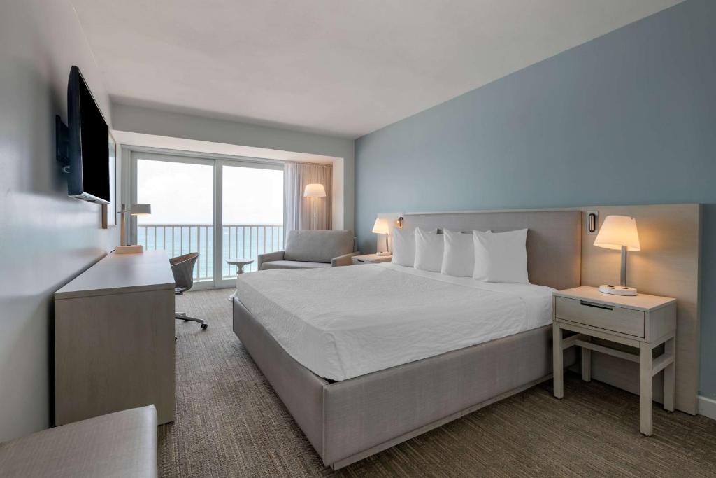 Condado Beach Palm Inn Room