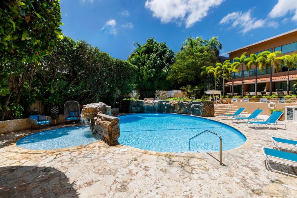 Double Tree Escambron Beach San Juan Pool